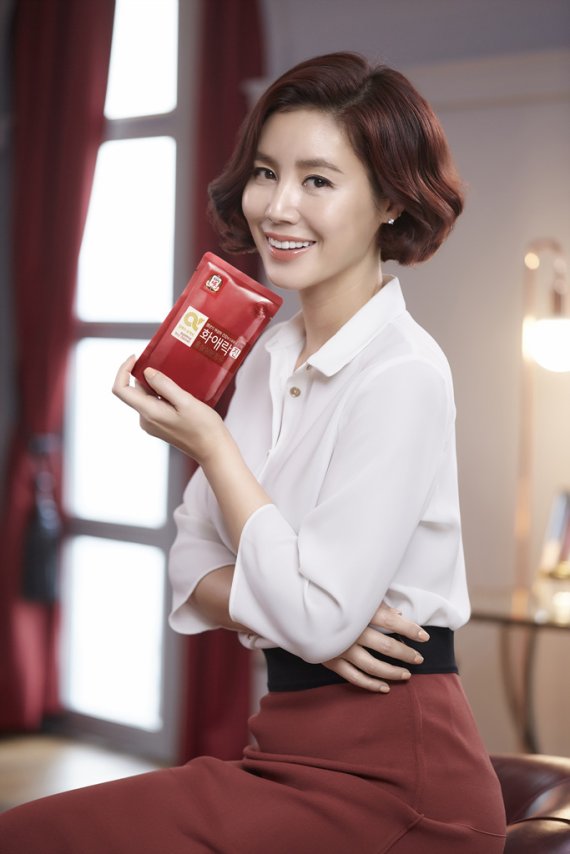 Cựu Hoa Hậu không tuổi của Hàn Quốc – Kim Sung Ryung sử dụng các sản phẩm Hồng Sâm KGC để duy trì sắc đẹp